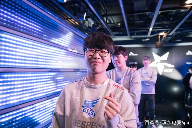 事们一同体 事们一同体