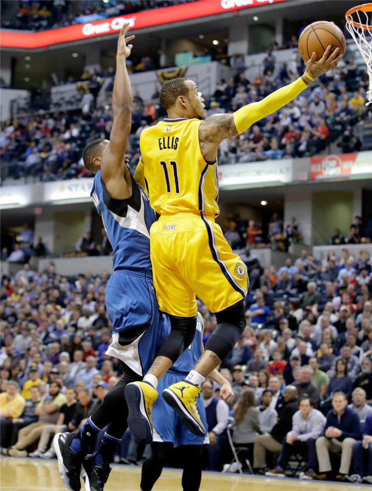 聚光灯下的 聚光灯下的